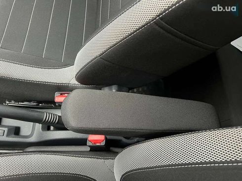 Renault Sandero 2019 - фото 25