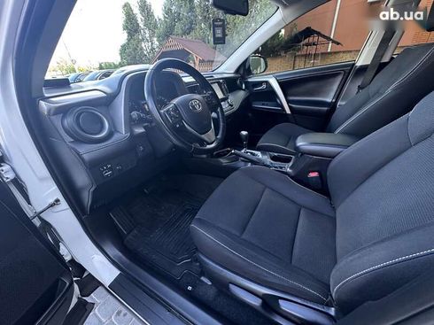 Toyota RAV4 2017 - фото 2
