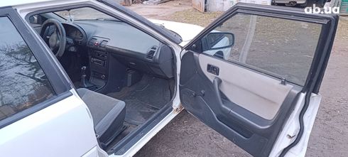 Mazda 323 1990 белый - фото 13
