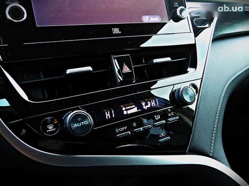 Toyota Camry 2021 - фото 17