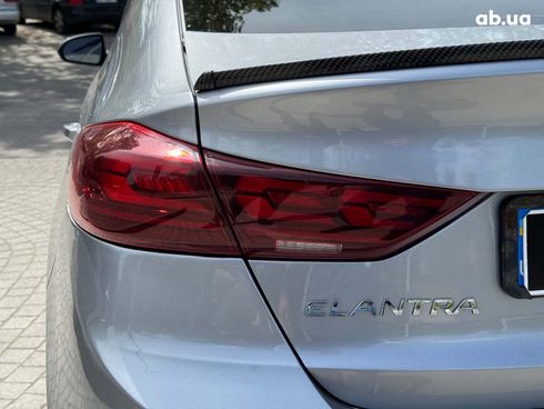 Hyundai Elantra 2016 серый - фото 10