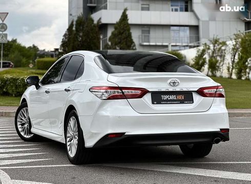 Toyota Camry 2018 - фото 10