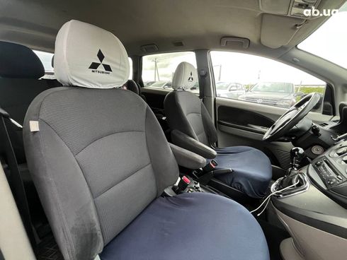 Mitsubishi Grandis 2005 черный - фото 16