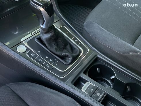 Volkswagen Golf 2017 белый - фото 22