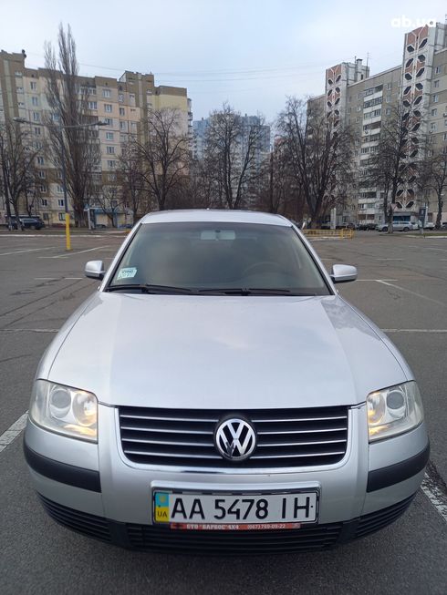 Volkswagen Passat 2003 серебристый - фото 3