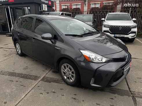 Toyota Prius V 2017 серый - фото 7