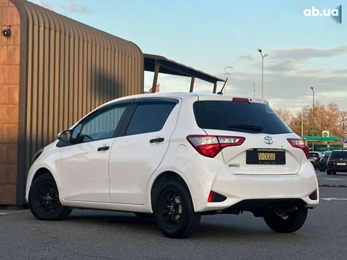 Toyota Yaris 2018 - фото 12