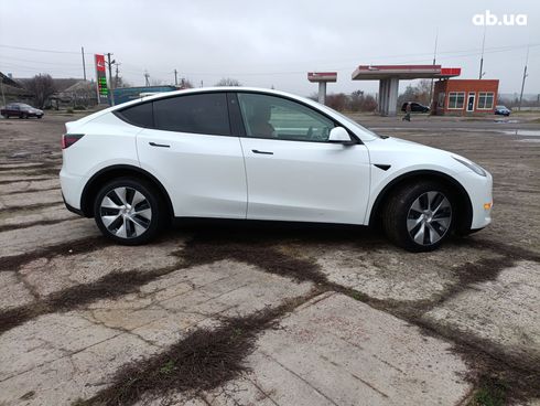 Tesla Model Y 2023 белый - фото 3