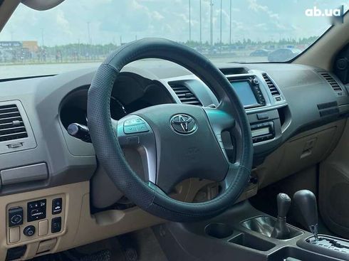 Toyota Fortuner 2013 - фото 13