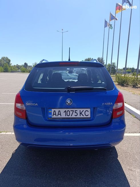 Skoda Fabia 2014 синий - фото 11