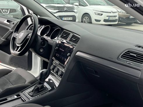Volkswagen Golf 2020 белый - фото 32