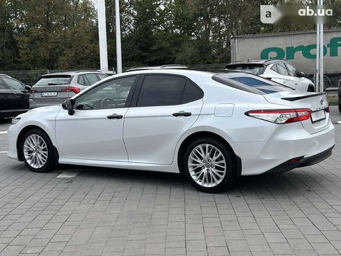 Toyota Camry 2018 - фото 13