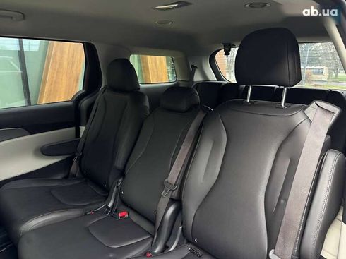 Kia Carnival 2023 - фото 24