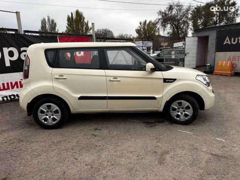 Kia Soul 2011 бежевый - фото 6