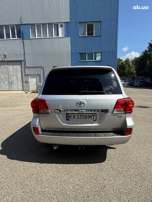 Toyota Land Cruiser 2012 - фото 3