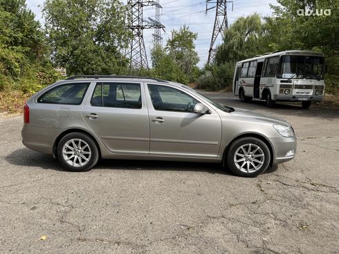 Skoda Octavia 2009 бежевый - фото 4