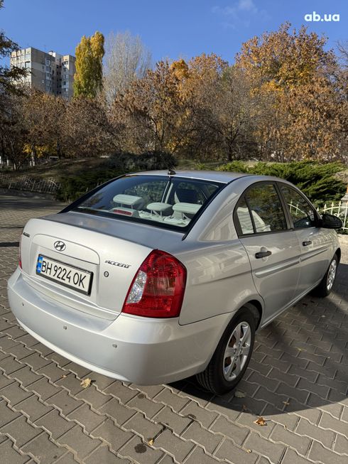 Hyundai Accent 2008 серебристый - фото 4