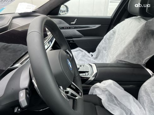 BMW i7 2023 - фото 22