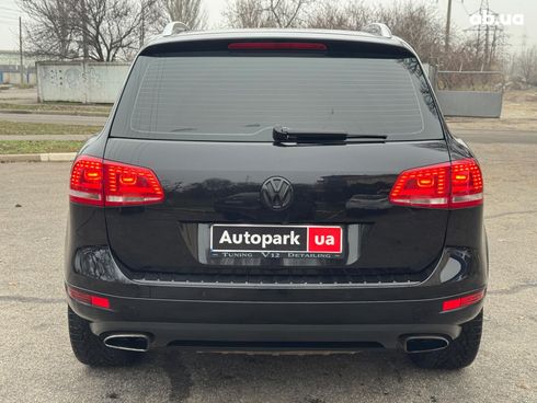 Volkswagen Touareg 2012 черный - фото 6