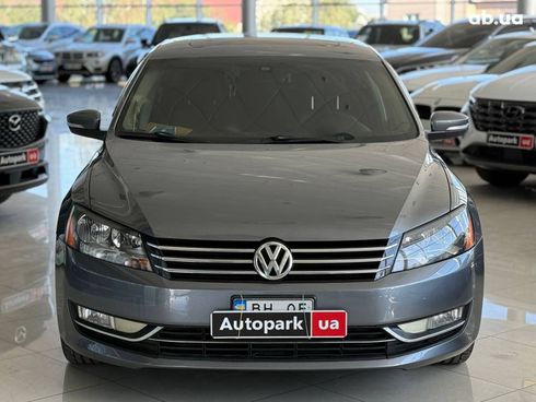 Volkswagen Passat 2013 серый - фото 2