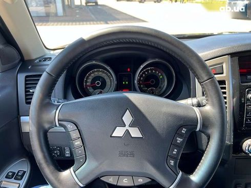 Mitsubishi Pajero Wagon 2018 - фото 18