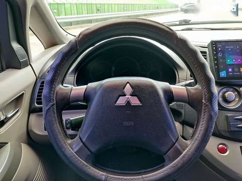 Mitsubishi Grandis 2008 - фото 15