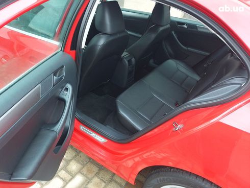 Volkswagen Jetta 2013 красный - фото 5