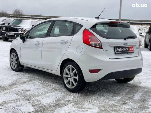 Ford Fiesta 2019 белый - фото 27