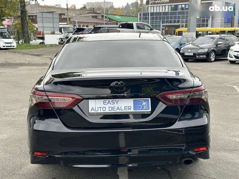 Toyota Camry 2019 - фото 8