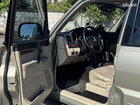 Mitsubishi Pajero Wagon 2008 бежевый - фото 17