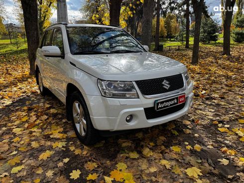 Suzuki Grand Vitara 2010 белый - фото 3