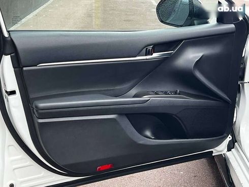 Toyota Camry 2021 - фото 11