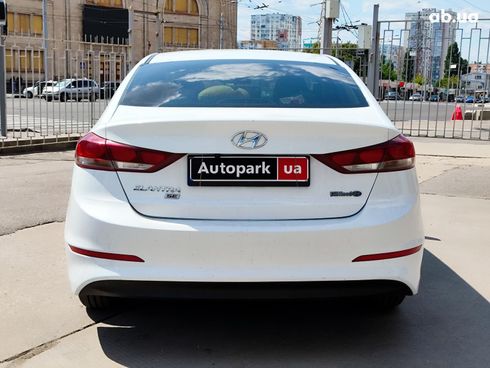 Hyundai Elantra 2018 белый - фото 8