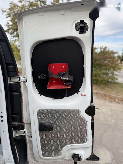 Renault Kangoo 2017 - фото 13