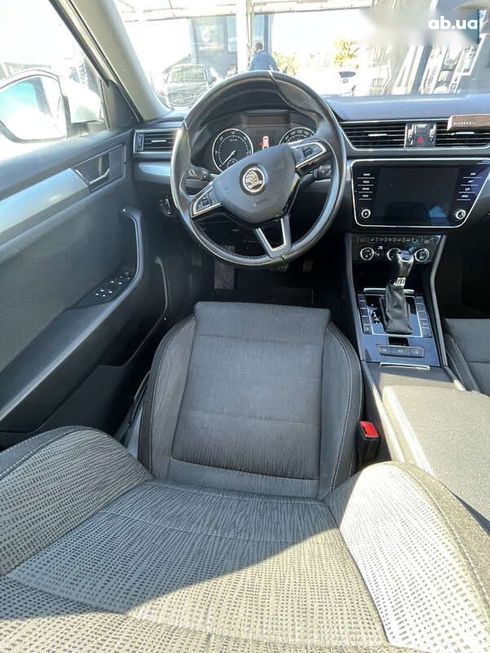 Skoda Superb 2019 - фото 11