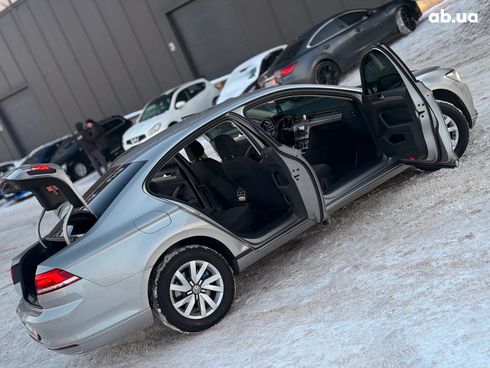 Volkswagen Passat 2016 серый - фото 31
