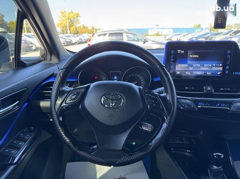 Toyota C-HR 2017 - фото 16