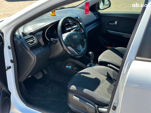 Kia Rio 2013 белый - фото 20
