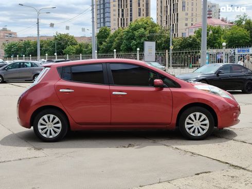 Nissan Leaf 2014 красный - фото 8