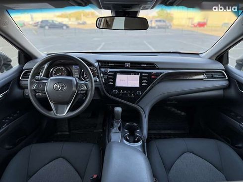 Toyota Camry 2019 - фото 11