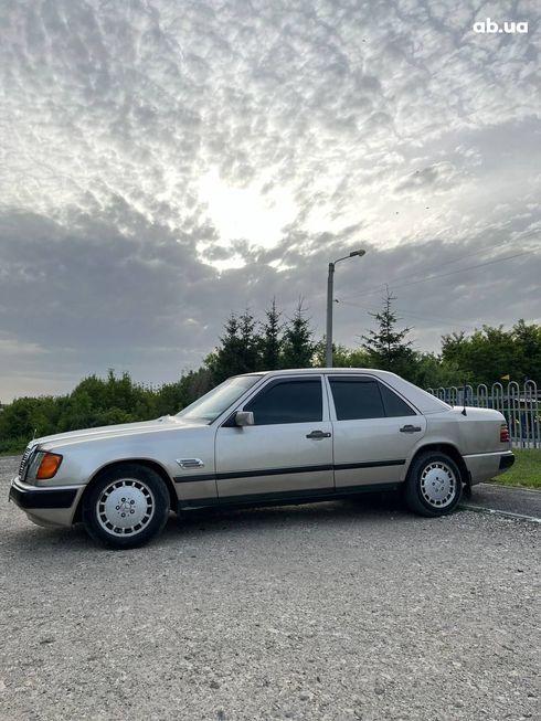 Mercedes-Benz E-Класс 1986 бежевый - фото 4