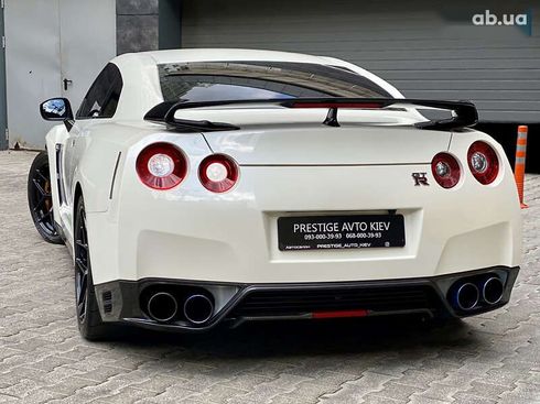 Nissan GT-R 2013 - фото 13