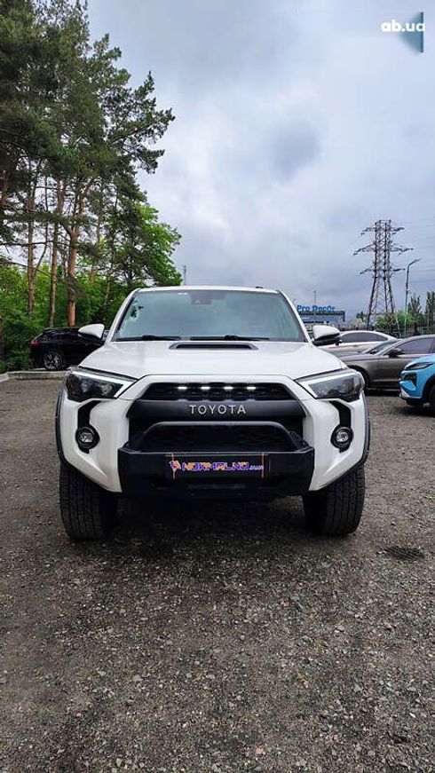 Toyota 4Runner 2019 - фото 2