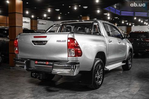 Toyota Hilux 2022 - фото 25