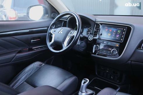 Mitsubishi Outlander 2017 - фото 12