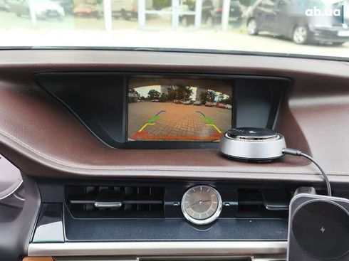 Lexus ES 2018 - фото 26