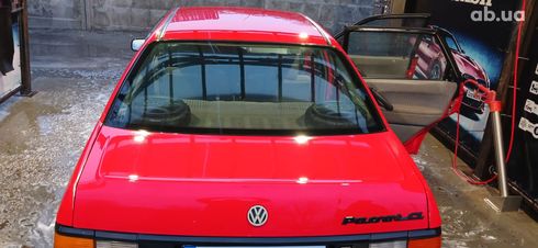 Volkswagen Passat 1991 красный - фото 4
