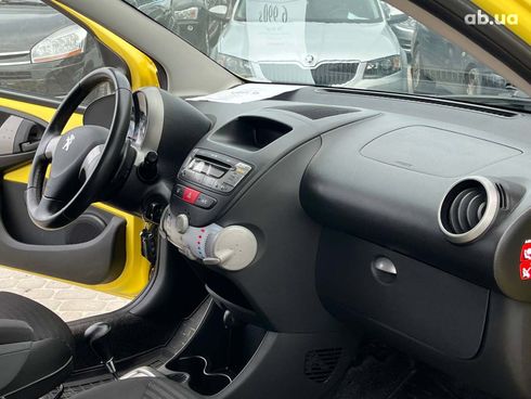 Peugeot 107 2012 желтый - фото 27