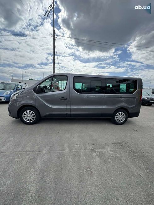 Renault Trafic 2016 - фото 12