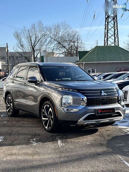 Mitsubishi Outlander 2023 - фото 4